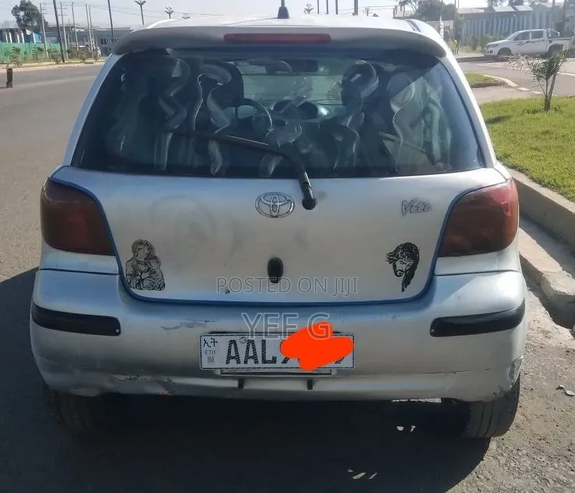 Toyota Vitz 2004 Silver