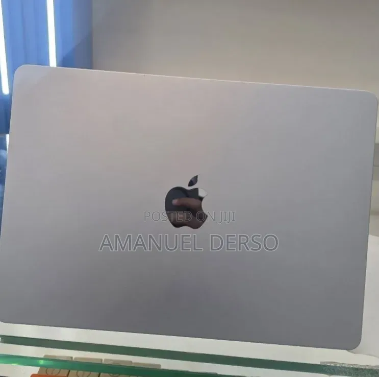 New Laptop Apple MacBook Air 2025 M4 16GB Apple M4 Pro SSD 256GB