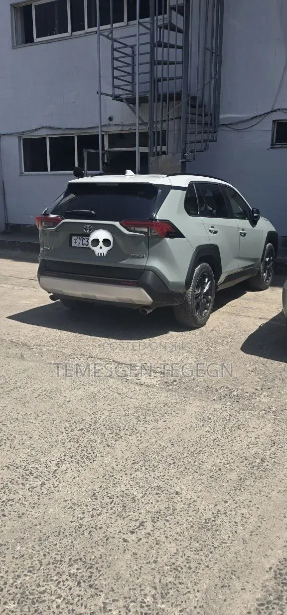 Toyota RAV4 2023 Gray