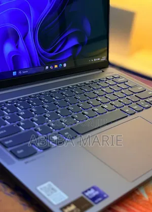New Laptop Lenovo Yoga Slim 7 32GB Intel Core Ultra 7 SSD 512GB