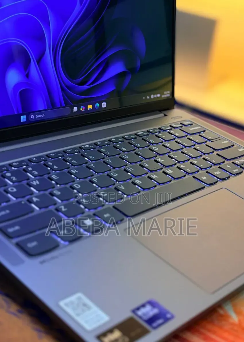 New Laptop Lenovo Yoga Slim 7 32GB Intel Core Ultra 7 SSD 512GB