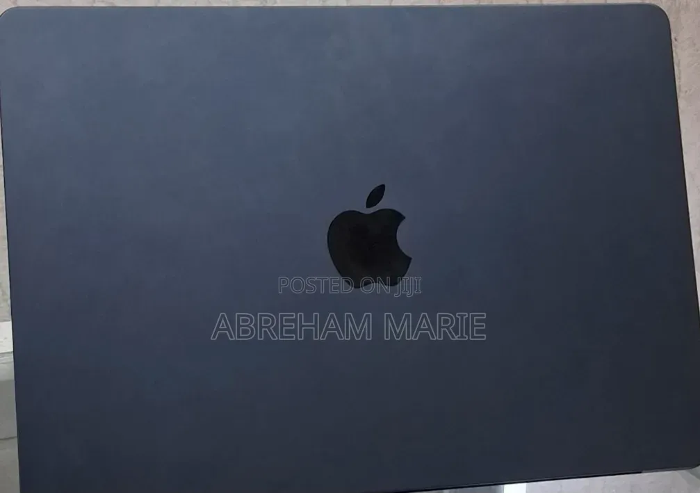New Laptop Apple MacBook Air 2024 M3 16GB Apple M3 SSD 256GB