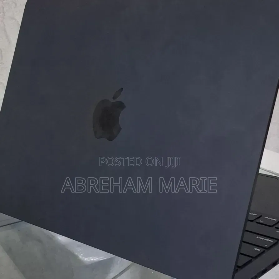 New Laptop Apple MacBook Air 2024 M3 16GB Apple M3 SSD 256GB