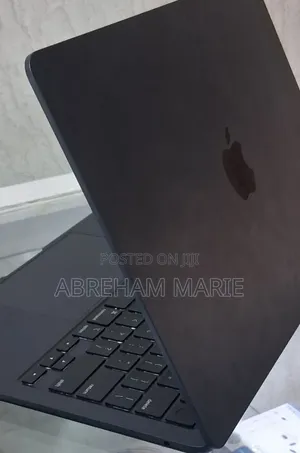 New Laptop Apple MacBook Air 2024 M3 16GB Apple M3 SSD 256GB