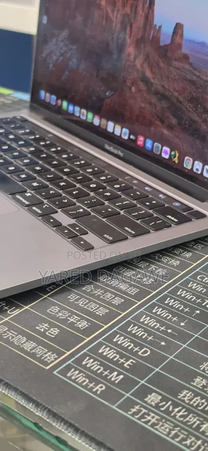 New Laptop Apple MacBook 2020 8GB Intel Core i7 SSD 256GB