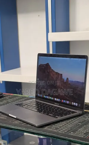 New Laptop Apple MacBook 2020 8GB Intel Core i7 SSD 256GB
