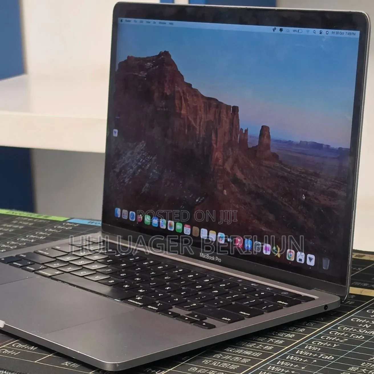 New Laptop Apple MacBook Pro 2020 8GB Intel Core i7 SSD 256GB