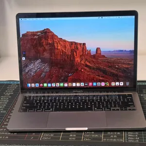 New Laptop Apple MacBook Pro 2020 8GB Intel Core i7 SSD 256GB