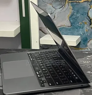 New Laptop Apple MacBook Pro 2021 M1 8GB Apple M1 SSD 512GB