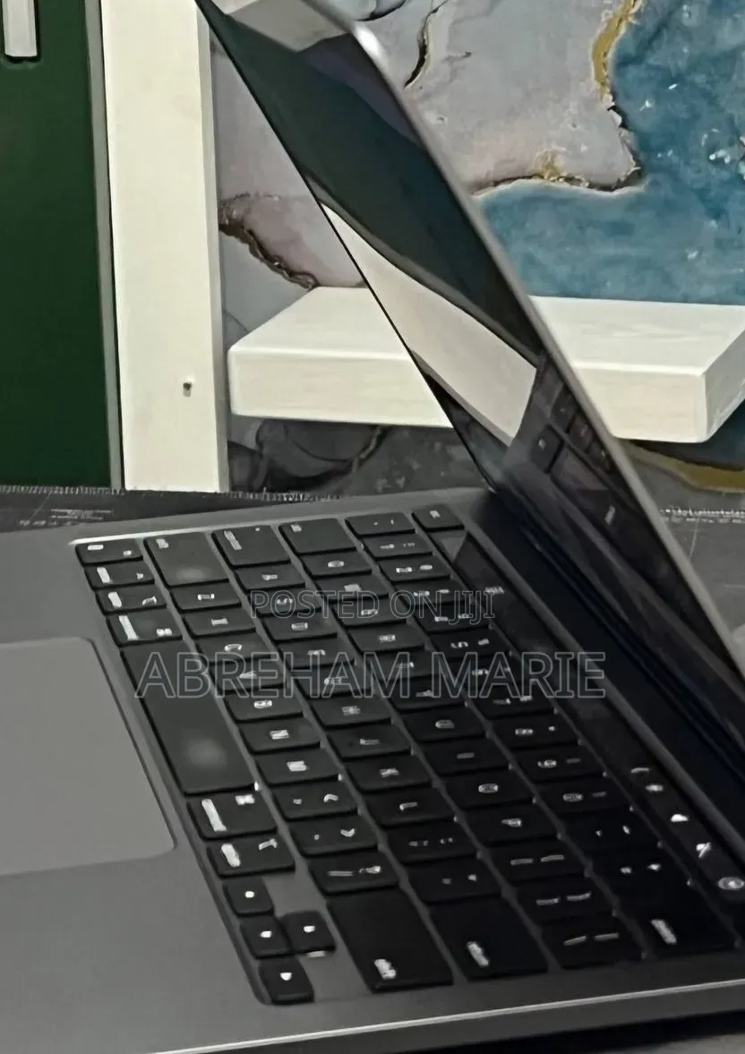New Laptop Apple MacBook Pro 2020 M1 8GB Apple M1 Pro SSD 512GB