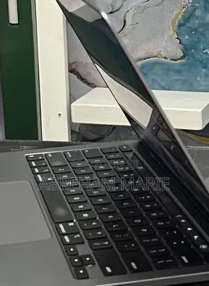 New Laptop Apple MacBook Pro 2020 M1 8GB Apple M1 Pro SSD 512GB