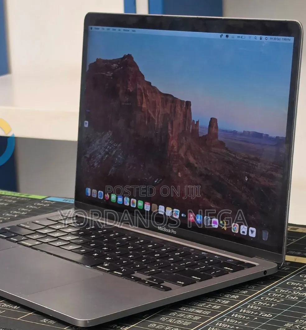 New Laptop Apple MacBook Pro 2020 8GB Intel Core i7 SSD 256GB