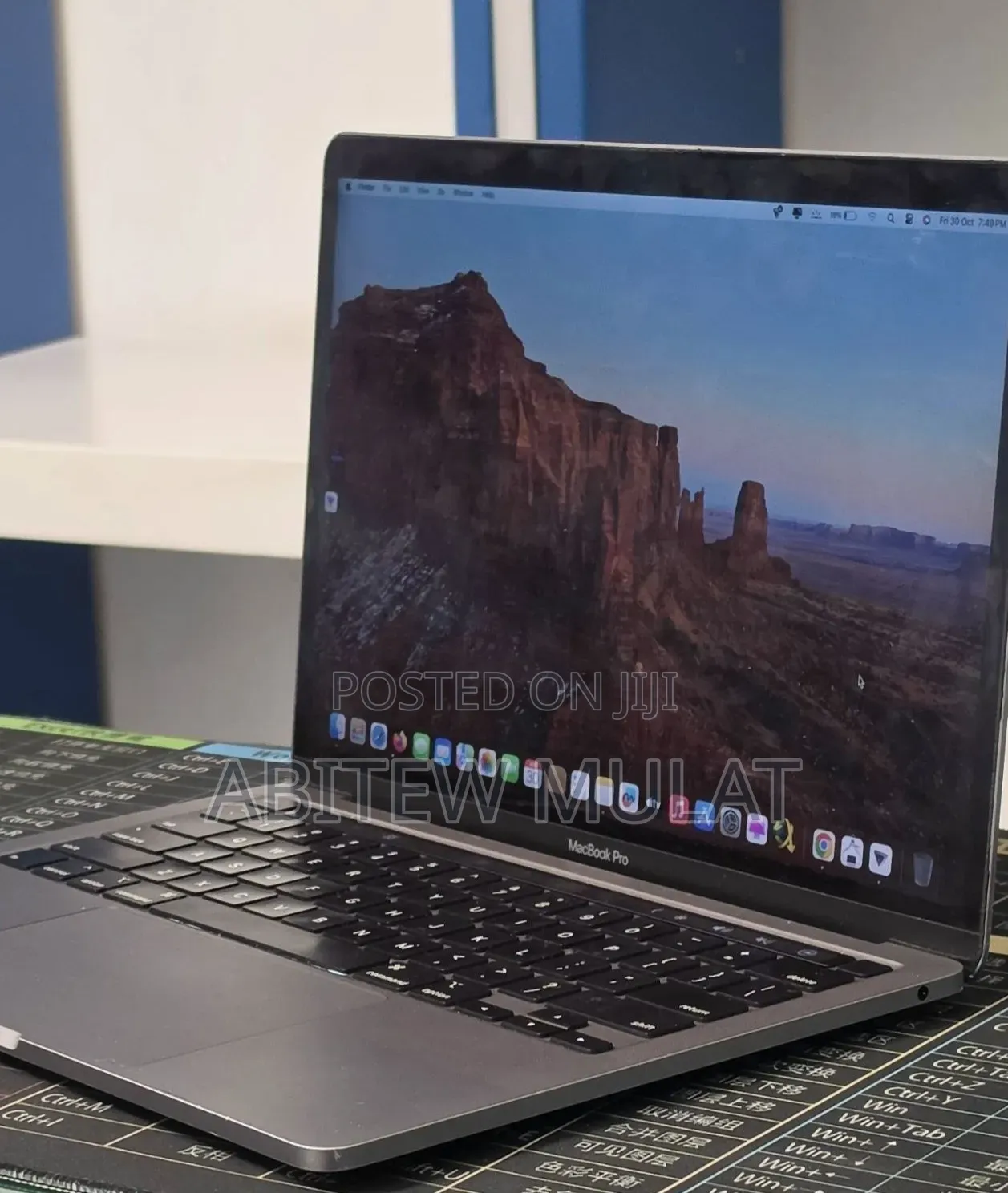 New Laptop Apple MacBook Pro 2020 8GB Intel Core i7 SSD 256GB