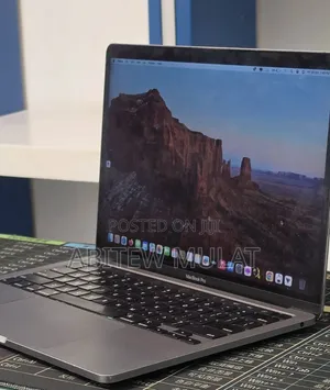 New Laptop Apple MacBook Pro 2020 8GB Intel Core i7 SSD 256GB