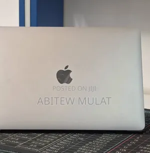 New Laptop Apple MacBook Pro 2020 8GB Intel Core i7 SSD 256GB