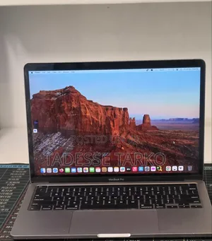 New Laptop Apple MacBook Pro 2020 8GB Intel Core i7 SSD 512GB