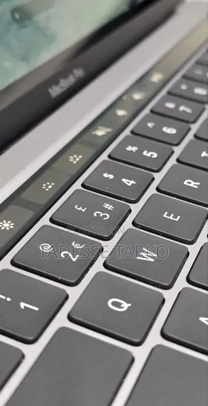 New Laptop Apple MacBook Pro 2020 M1 8GB Apple M1 Pro SSD 512GB