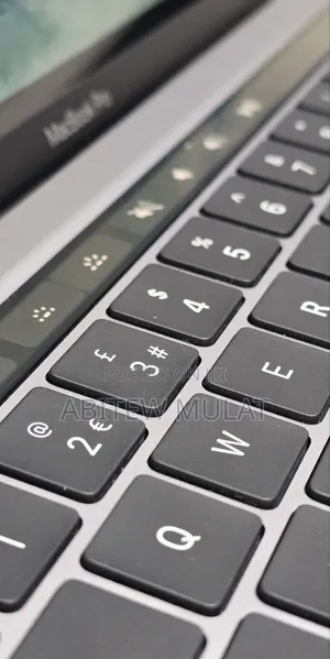 New Laptop Apple MacBook Pro 2020 M1 8GB Apple M1 SSD 512GB