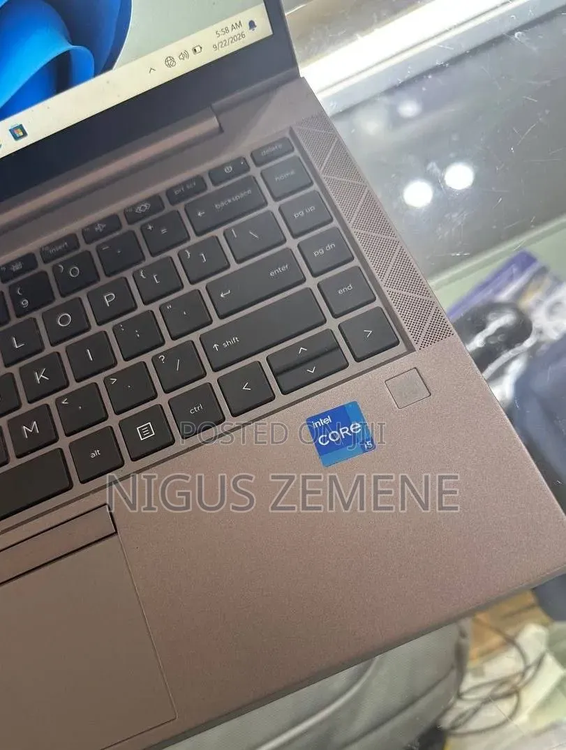 New Laptop HP ZBook Firefly G8 16GB Intel Core i5 SSD 512GB