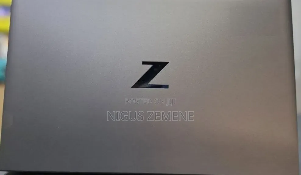 New Laptop HP ZBook Firefly G8 16GB Intel Core i5 SSD 512GB