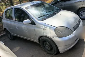 Toyota Vitz 1.0 FWD 5dr 2001 Silver