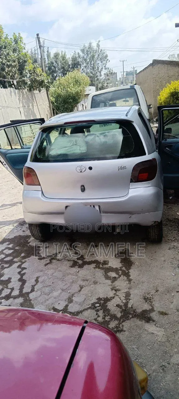Toyota Vitz 1.0 FWD 5dr 2001 Silver