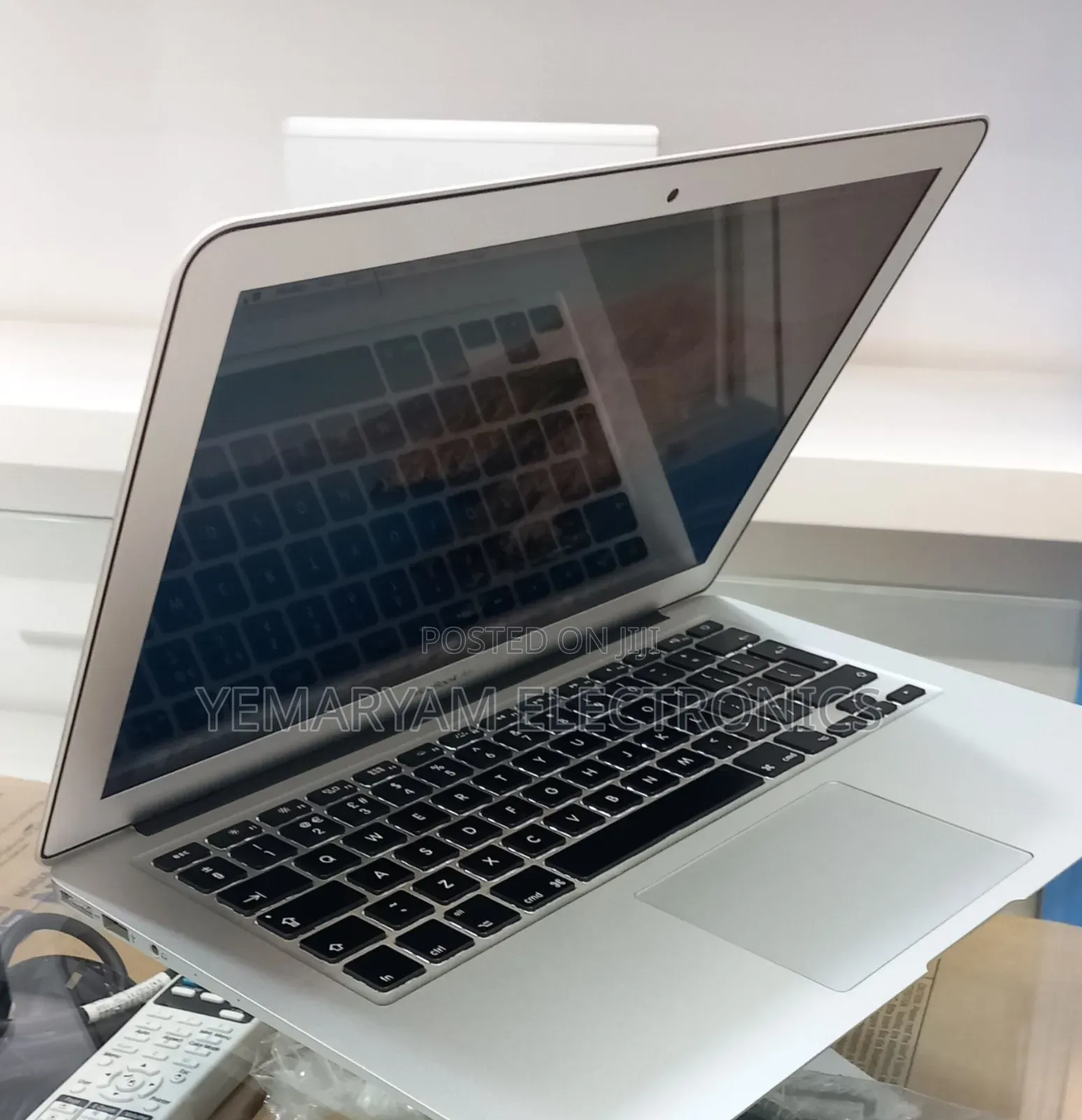 New Laptop Apple MacBook Air 2012 4GB Intel Core i5 SSD 128GB