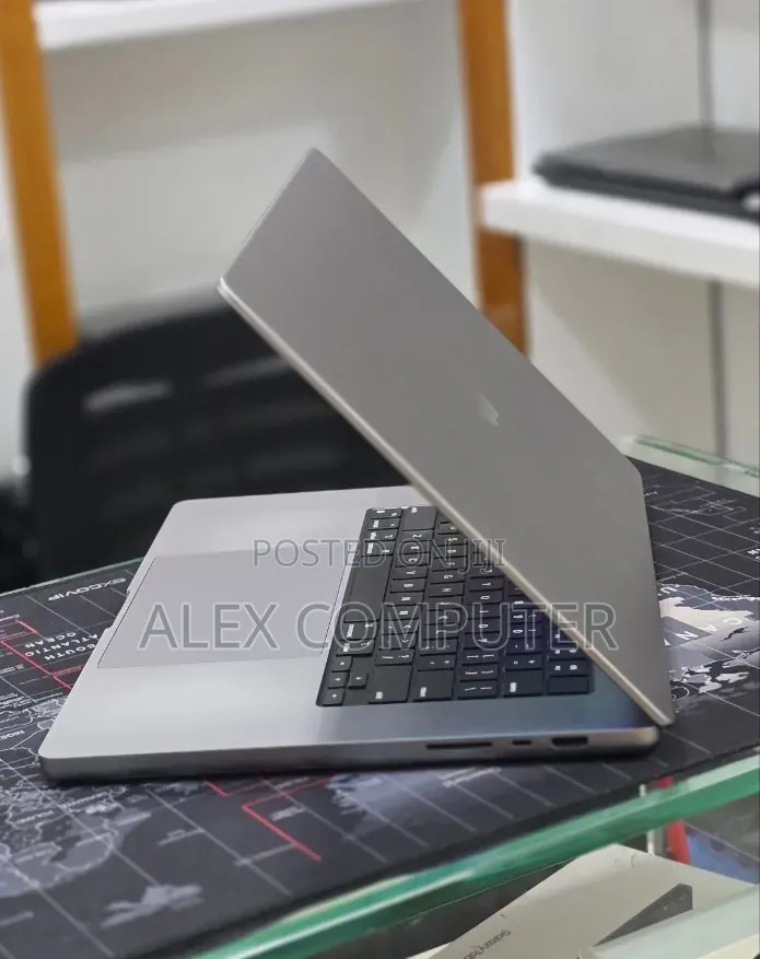 New Laptop Apple MacBook Pro 2021 M1 Max 64GB Apple M1 Max SSD 1T