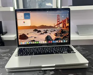 New Laptop Apple MacBook Pro 2022 M2 16GB Apple M2 SSD 256GB