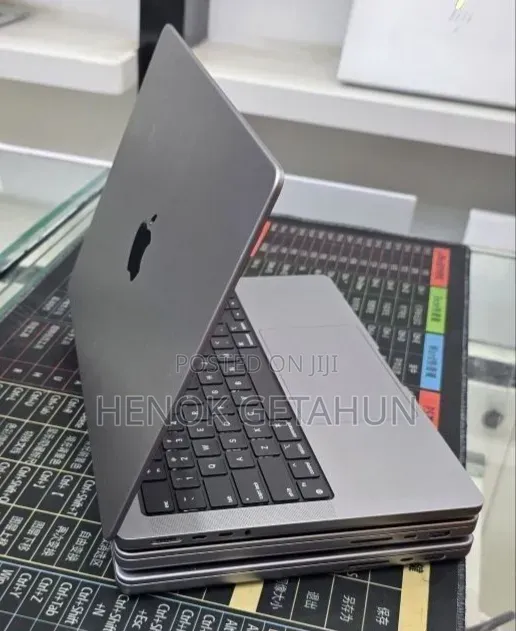 New Laptop Apple MacBook Pro 2021 M1 16GB Apple M1 Pro SSD 1T