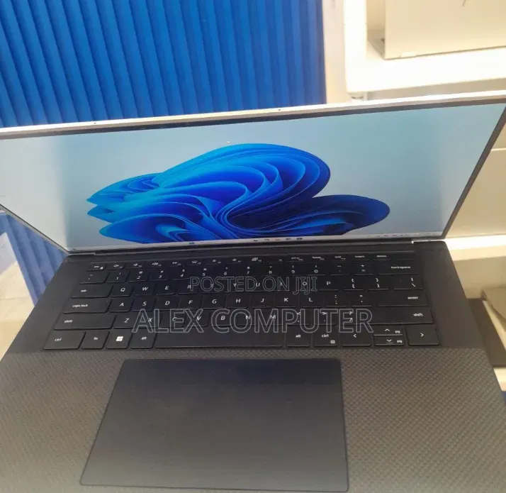 New Laptop Dell XPS 15 16GB Intel Core i7 SSD 512GB