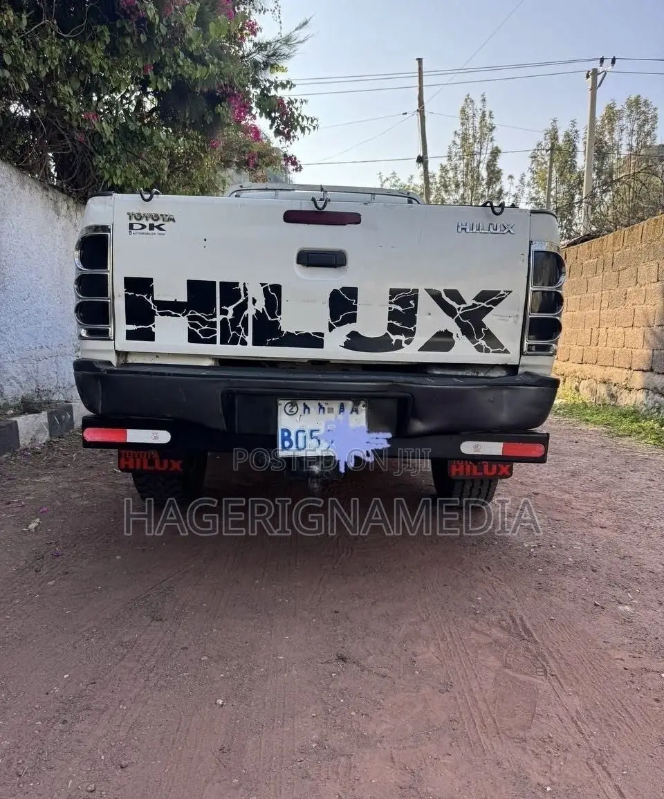 Toyota Hilux 2007 White