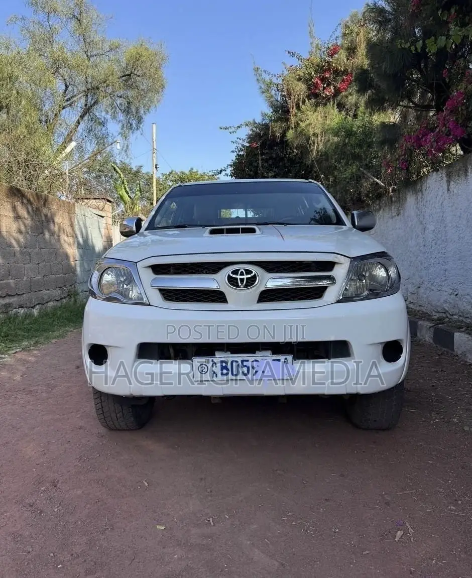 Toyota Hilux 2007 White