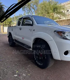 Toyota Hilux 2007 White