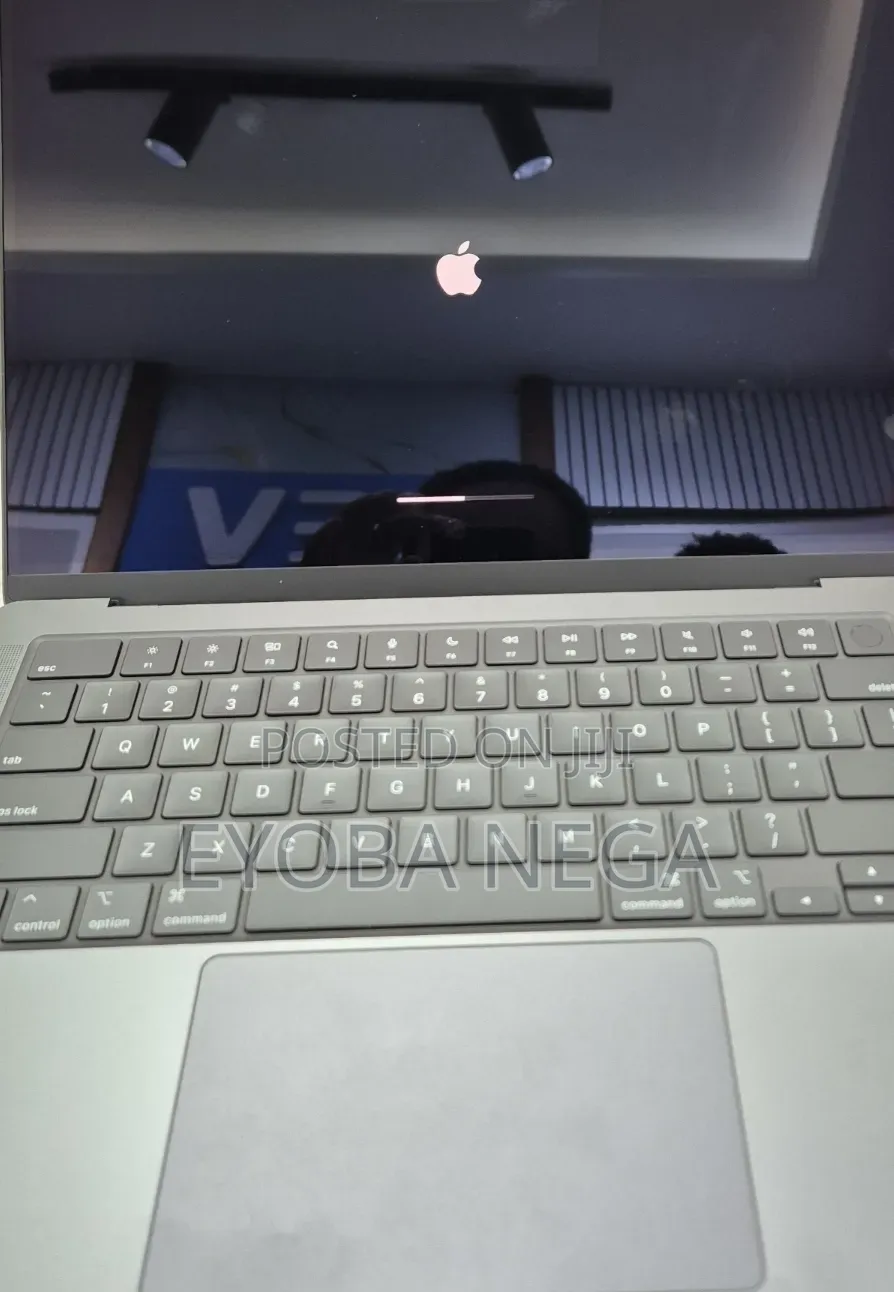 New Laptop Apple MacBook Pro 2025 M5 16GB Apple M5 SSD 1T