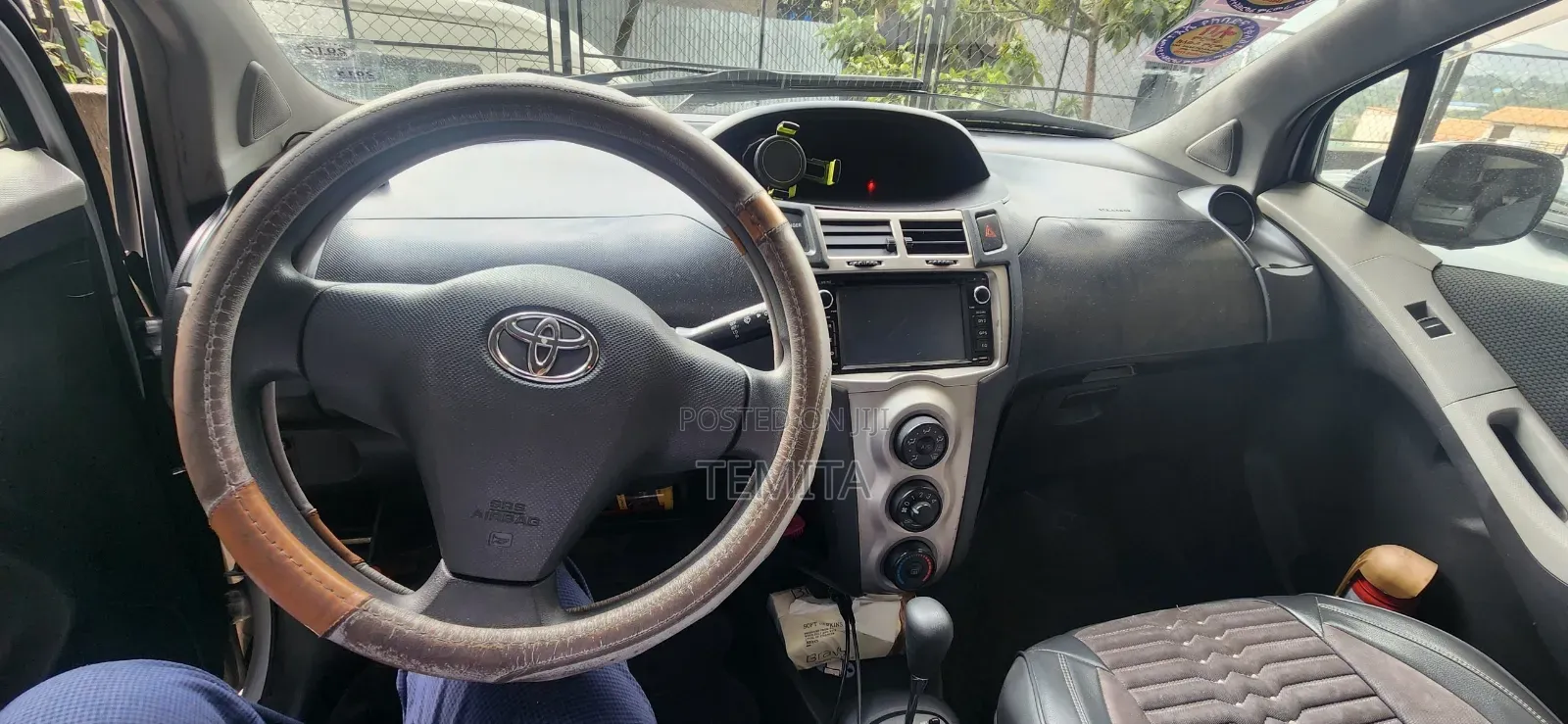 Toyota Yaris 2010 Silver