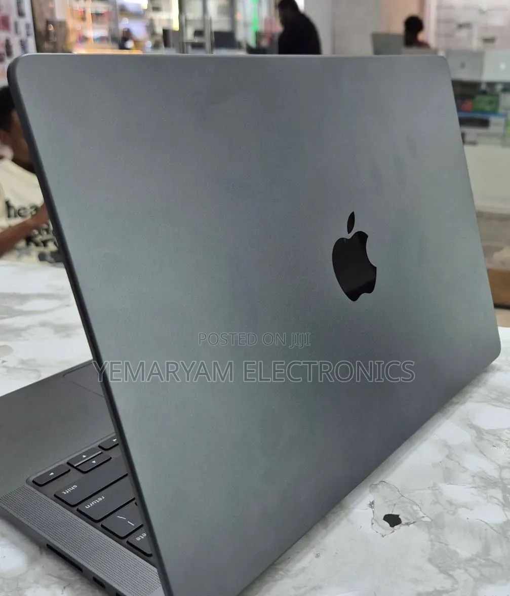 New Laptop Apple MacBook Pro 2025 M5 16GB Apple M5 SSD 1T