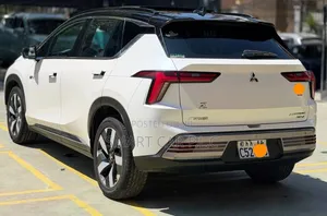 Mitsubishi Airtrek 135 kW FWD 2023 White