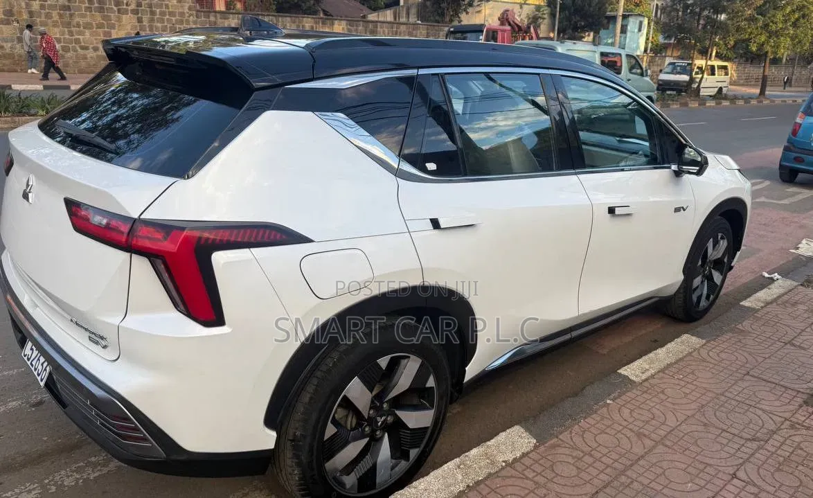 Mitsubishi Airtrek 135 kW FWD 2023 White