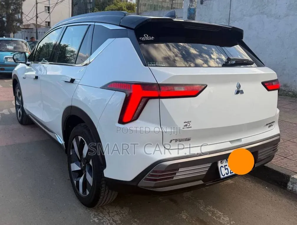 Mitsubishi Airtrek 135 kW FWD 2023 White