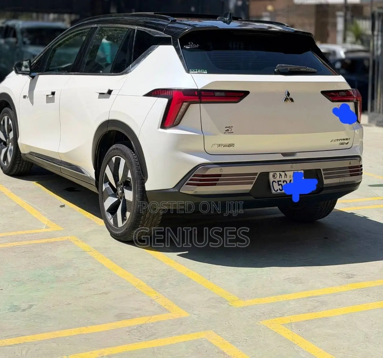 Mitsubishi Airtrek 135 kW FWD 2023 White