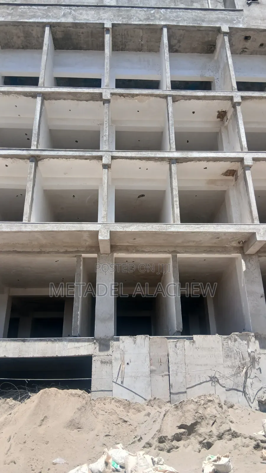 Commercial Shop for Sale at Ayat Train Station