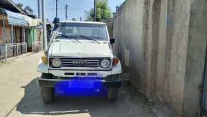 Toyota Land Cruiser 1990 White