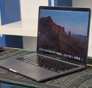 New Laptop Apple MacBook 2020 8GB Intel Core i7 SSD 256GB