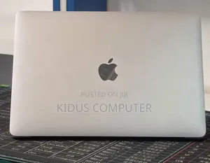 New Laptop Apple MacBook 2020 8GB Intel Core i7 SSD 256GB