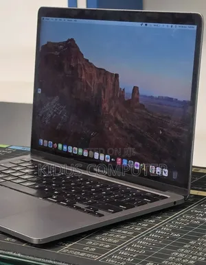 New Laptop Apple MacBook 2020 8GB Intel Core i7 SSD 256GB