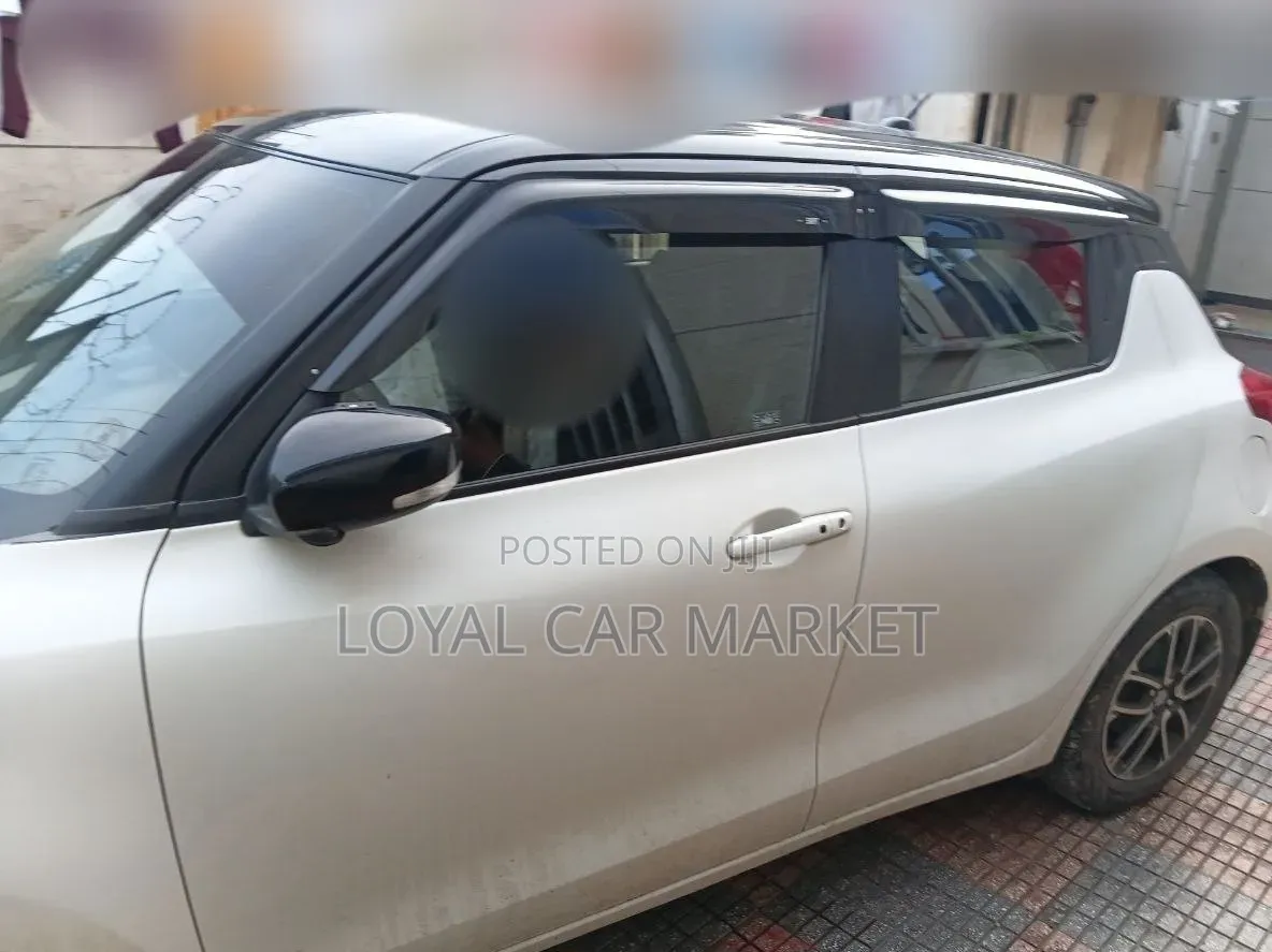 Suzuki Swift 2022 White