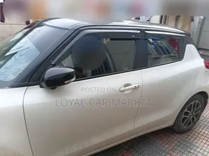 Suzuki Swift 2022 White