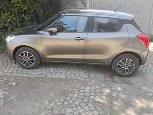 Suzuki Swift 2022 Gray