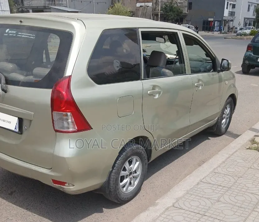 Toyota Avanza 2012 Ivory